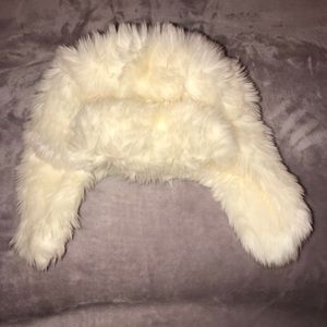 Women’s white fluffy hat